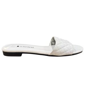 NWOB! No Boundaries White Sandal Slip-on Flat Shoe Quilted Pattern Womens SZ 7